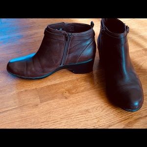 Brown leather Clark’s ankle boots 8